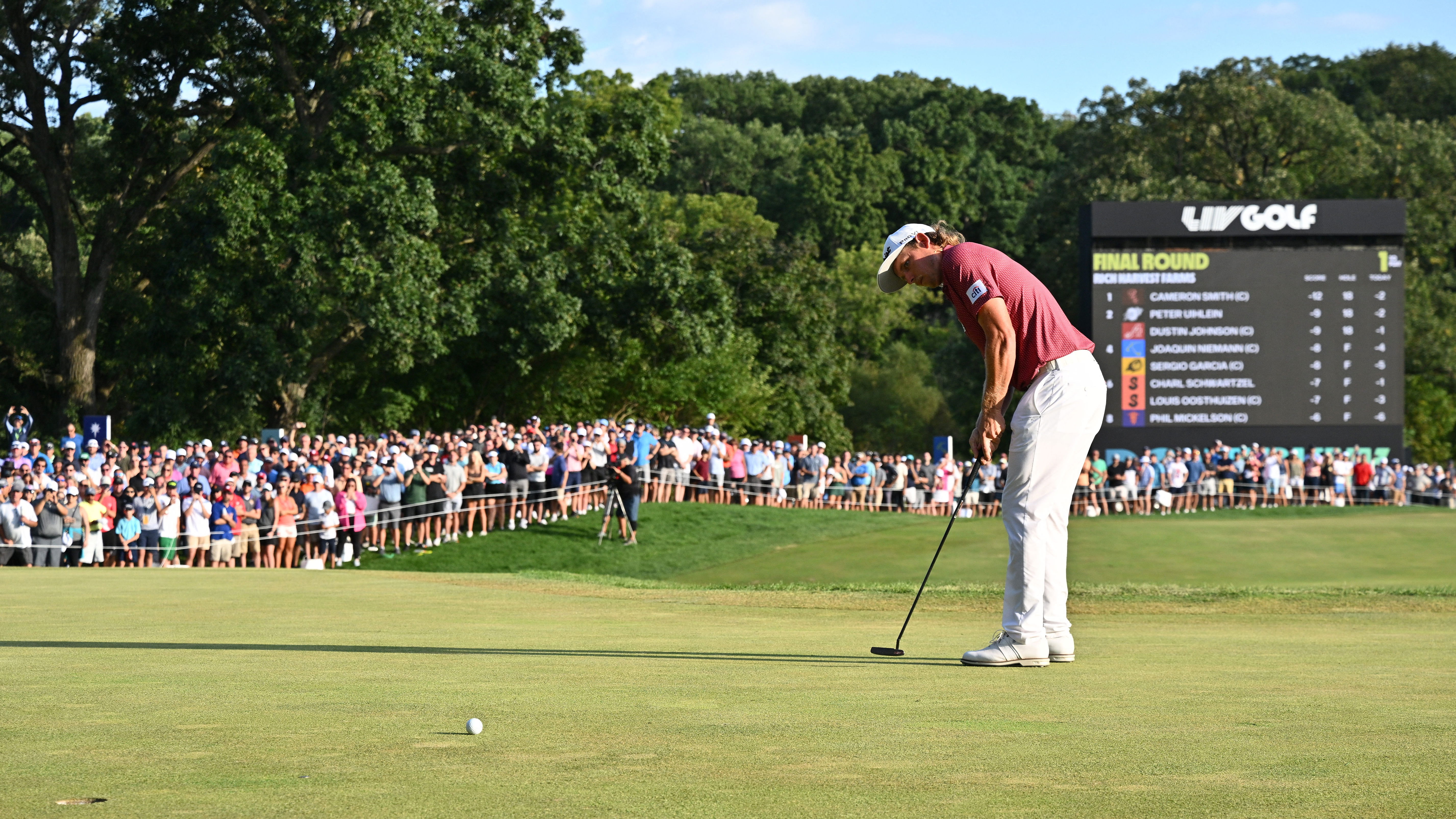 Tour pro hilariously rips on LIV Golf by dunking on...Cameron Tringale?! 